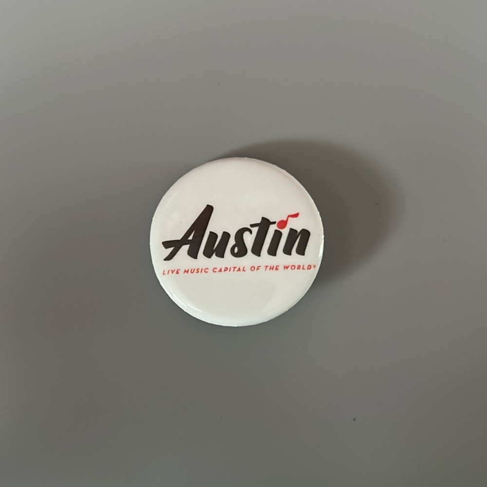 LAPEL PIN BUTTON   AUSTIN. Live music capital of the world